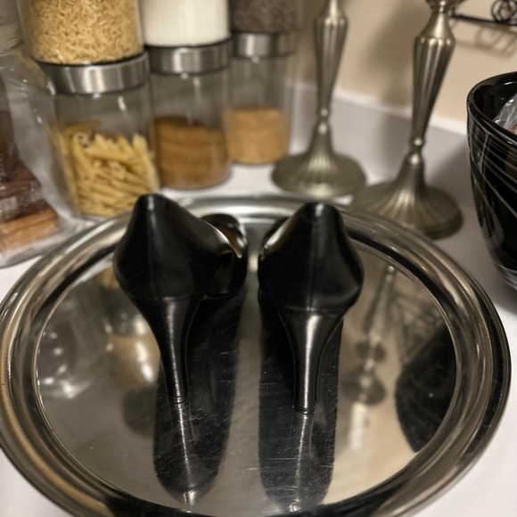 [♦️🧾SOLD] Marc Fisher Classic Black Heels - Picture 3 of 4
